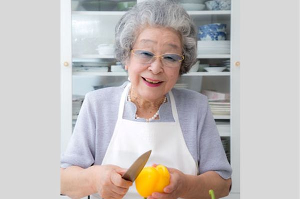 〈老後不安を減らす〉鈴木登紀子さん(93歳)に聞く“人生後半を楽しむ我慢しない食事術” 週刊女性PRIME [シュージョプライム