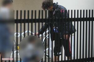 '09年、まだ幼かった息子とたわむれる近藤真彦