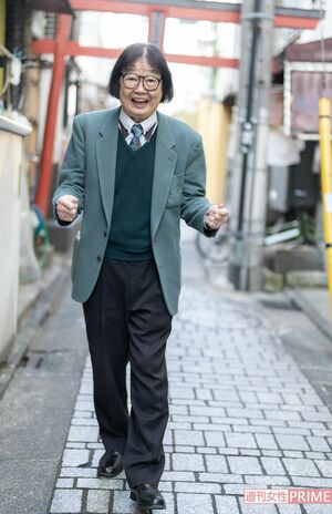 元気に歩き回る大木凡人。今は健康そのもので飲酒も解禁したそう（2022年）