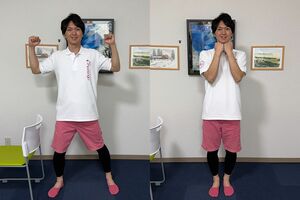 （2）サイドステップと腕の開閉［30秒］外もも（大腿筋膜張筋）が鍛えられる　腕を開くときは胸を張って大胸筋のストレッチも！