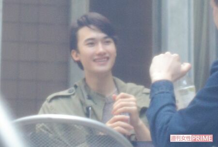 2018年4月、午前中に無事、教科書が買えたようで昼休みにテラス席でご機嫌なマリウス