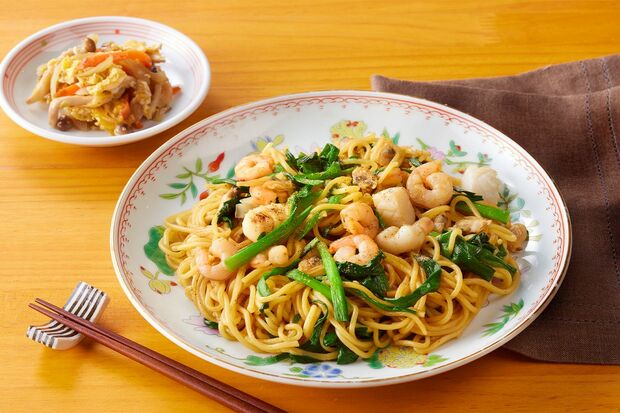 【夕】上海焼きそばと余り野菜のだし煮 撮影/KATOMI(STUDIOEYE)