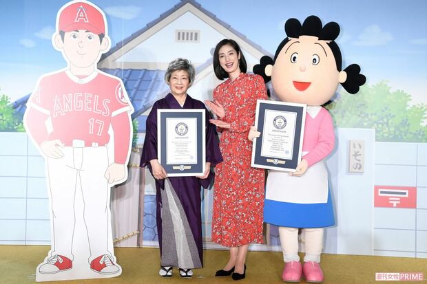 「サザエさんウイーク」発表会見に登場した、左から大谷翔平のキャラクター、加藤みどり、天海祐希、サザエさん(2019年)