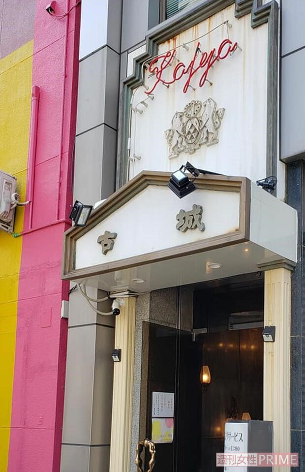 高級喫茶・古城の外観『シロでもクロでもない世界で、パンダは笑う。』（日本テレビ系・20年）、『ウチの夫は仕事ができない』（日本テレビ系・17年）、『Mother』（日本テレビ系・10年）ほか多数