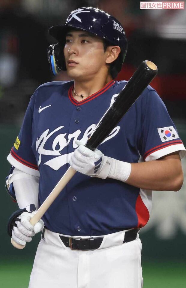 3月7日の日本vs韓国の試合でも『ヴァンクリーフ＆アーペル』のネックレスを着用していたイ・ジョンフ