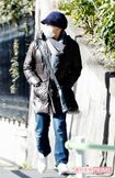 2017年2月初旬、昼過ぎに自宅マンションから徒歩で外出する香川