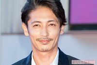 玉木宏が結婚報道後、初の公の場! 人さし指には輝く指輪が