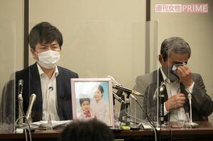 初公判の後、記者会見をした松永拓也さん（左）と上原義教さん