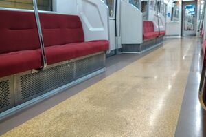 男性客が起こしたトラブルにより、電車内は騒然となった