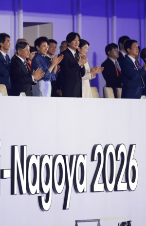 第20回アジア競技大会の開会式で拍手を送る天皇、皇后両陛下と秋篠宮ご夫妻（2026年9月19日）