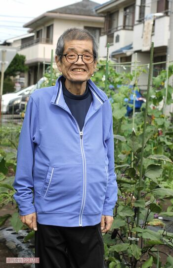 自宅付近の畑で野菜を育てる森永さん。体力が落ちてからは、庭に畑を移した　写真提供／森永卓郎さん