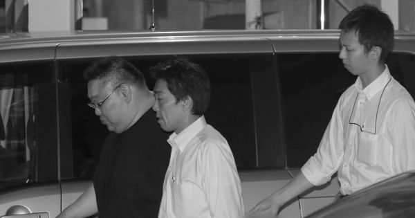  9月2日、移送のため警視庁向島署を出て連行される熊ヶ谷親方