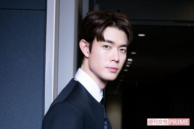 宮沢氷魚　撮影/吉岡竜紀　スタイリスト/末廣昂大　ヘアメイク/古久保英人（OTIE）