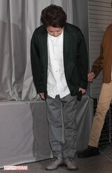 『嵐 活動休止表明会見』にてお辞儀をする大野智