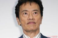 遠藤憲一「正直怖すぎる」『民王』でのド迫力“女装”が視聴者圧倒、63歳でも突飛なキャラがハマるワケ