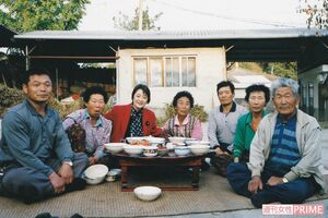 '88年、韓国報道でキムチ作りを取材する黒田