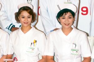 スタイル抜群の観月ありさ×松下由樹。ナース服もよく似合っていた