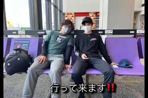 愛犬に見送られスイスに出発した宇野昌磨（右）と弟の樹（樹のYouTubeチャンネルより）