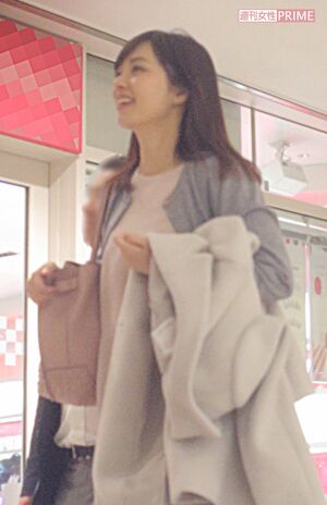 打ち上げ会場をあとにする伊藤綾子アナ