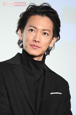 佐藤健　冨岡義勇(とみおか ぎゆう)  鬼殺隊“水柱”の剣士。冷静沈着な性格。鬼と化して禰豆子に襲われている炭治郎を救った