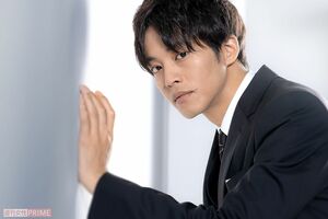 松坂桃李　撮影／佐藤靖彦