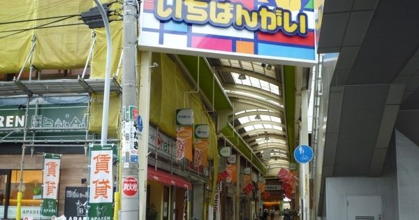 平田さんと星野くんが防犯カメラに記録されていた寝屋川市駅前商店街