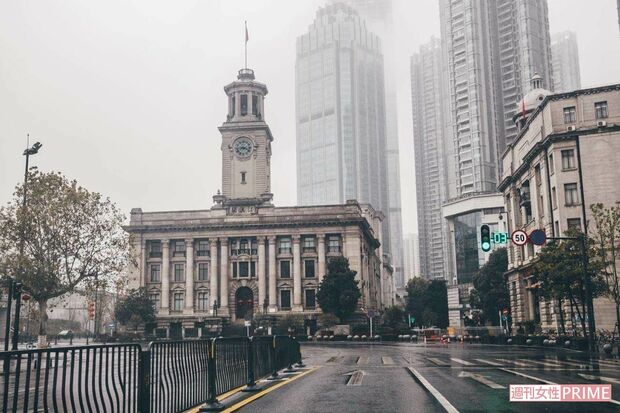 封鎖中ーーゴーストタウンとなっていた武漢。人を見かけても商店内の行列か防護服を着ている人ばかり