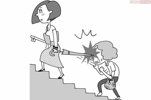 階段では後ろの人の目の高さにくることも。駅の階段などは混雑し、急いでいるので、衝突のおそれもある　イラスト／とげとげ。