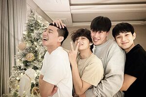 主演のパク・ソジュンと仲のいいBTSのV（左からふたりめ）がドラマの挿入歌に参加／パク・ソジュンのインスタより 