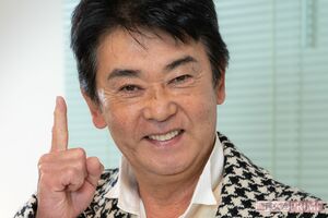 おりも政夫。近年はスター合同の『夢コンサート』で江木とともに全国を回っている。歌も司会も健在でライブ配信も行っている