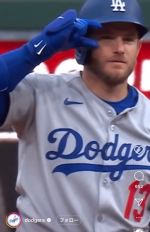 ドジャース内でデコルテポーズが流行中（ドジャース公式インスタより）