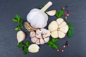 にんにくと豚肉の料理は最高の組み合わせ