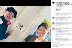 千葉ロッテマリーンズ・佐々木朗希投手と『しゃべくり007』出演を報告した松川虎生捕手（公式インスタグラムより）