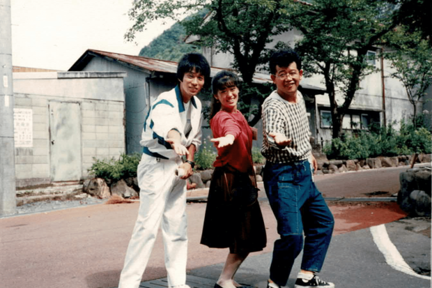 『鶴瓶と花の女子大生』でリポーターに起用された山田雅人(左)