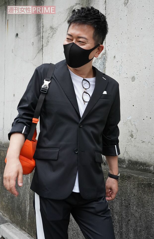 2020年7月、ジャケットの袖まくりは健在。オシャレな宮迫を直撃