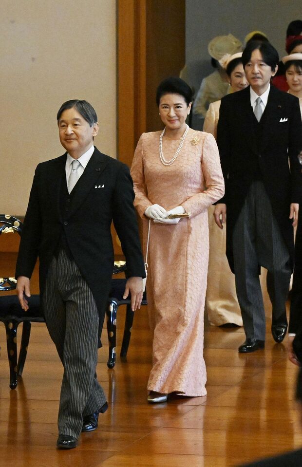 1月14日、皇居で行われた「歌会始の儀」。天皇陛下と雅子さま、秋篠宮さま（写真／共同通信）