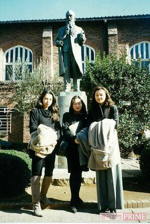 1浪して入学した立教大学キャンパスでの友達とのカット。普通の大学生とはまったく違う大学生活だった