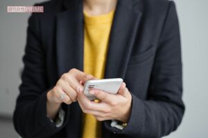 会社と社員の信頼関係で成り立つ社用携帯