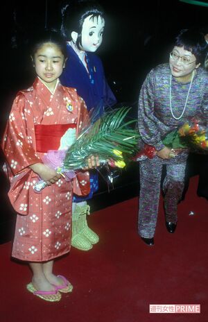 おしんが7歳で奉公に出るシーンでは、父・作造がおしんを追って泣き崩れる姿に視聴者は涙を