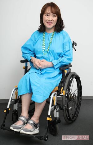 まだ車イスは手放せないが、少しずつ自分の足で歩くこともできるようになっているという 撮影/近藤陽介