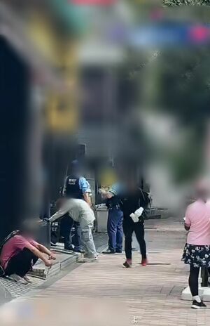 最強ちゃんのマンション前には配信者と思われる人たちが複数人集まっていた（TikTokより）