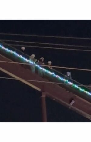 緊急停止から約1時間半後に避難が終了（SNS上で拡散された動画より）