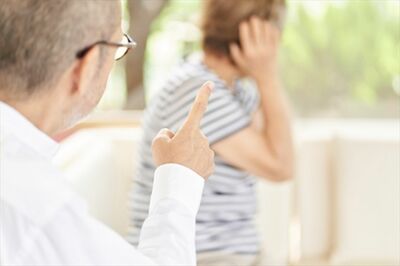 認知症が進んでくると怒りっぽくなる人が多い　※写真はイメージです
