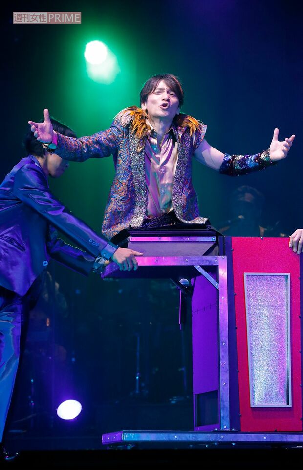 2019年7月、トニセン3人の舞台ゲネプロ。マジックを披露した長野博