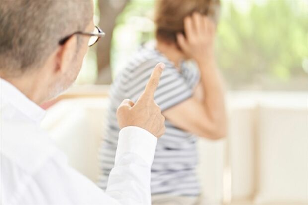 認知症が進んでくると怒りっぽくなる人が多い　※写真はイメージです