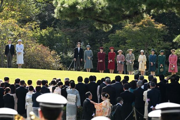今年の秋の園遊会は女性の皇族の方々はカラフルな洋装をお召しになった