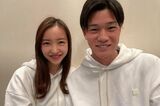 （左から）元AKB48・板野友美と高橋奎二選手（Instagramより）