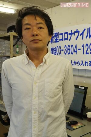 非正規労働者の相談を受けるジャパンユニオンの須田さん