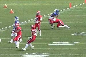 問題のタックルシーン。一歩間違えば死亡事故になっていた可能性も（関西学院大学アメリカンフットボール部提供）