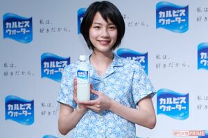 『カルピス』発表会に登場した能年玲奈(現・のん)(2014年)